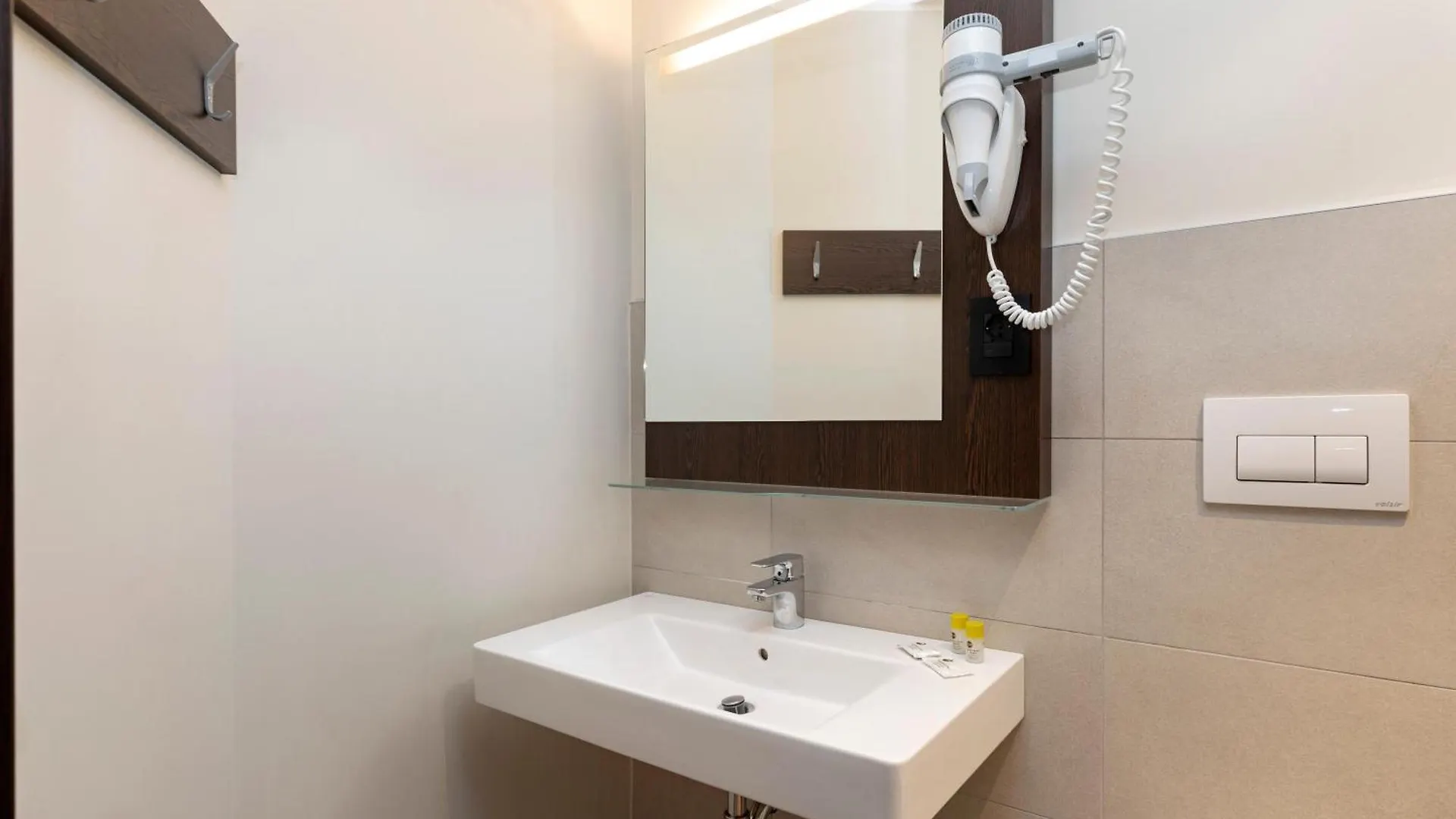 ***  B&B Hotel Milano Sant'Ambrogio Italy