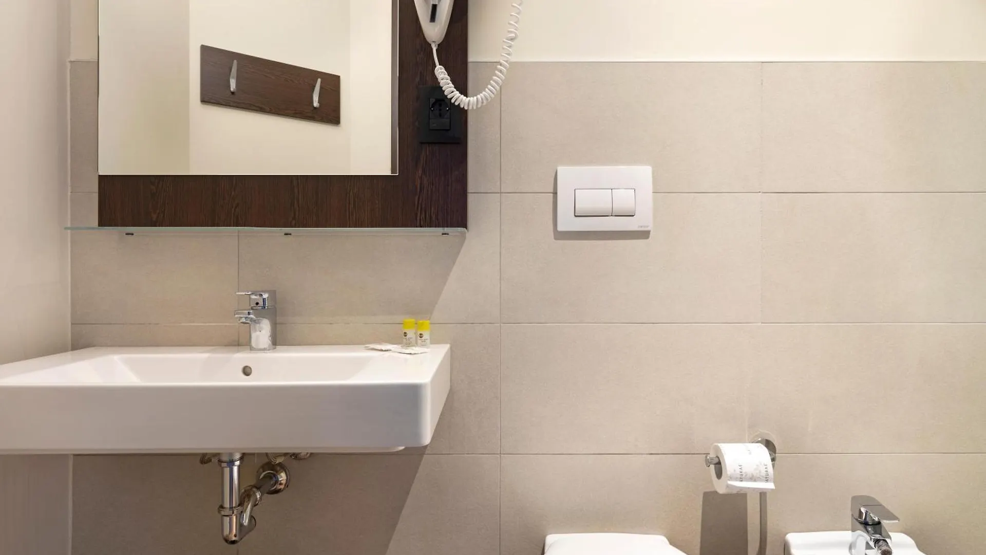 B&B Hotel Milano Sant'Ambrogio 3*, Milan
